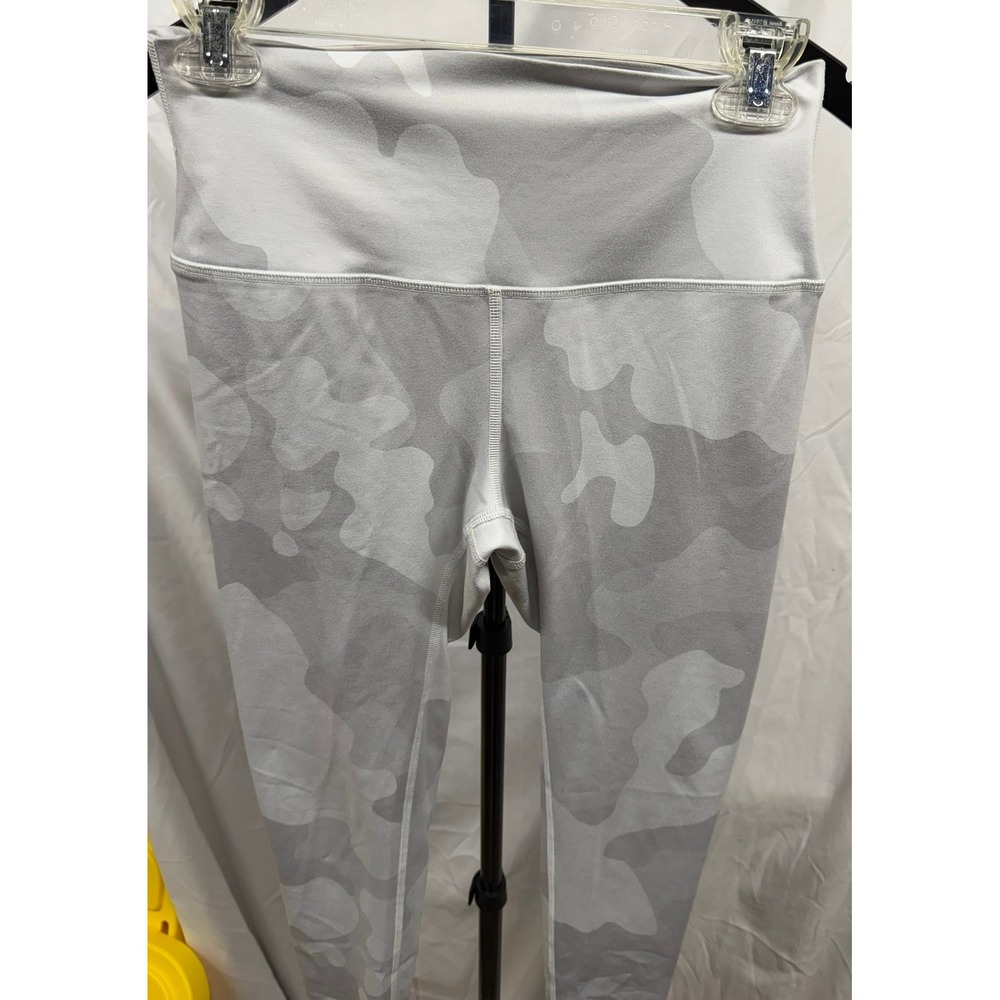 Alo Women's Full Length Hi-Waisted White Camo Vapor Leggings Small - Picture 3 of 8